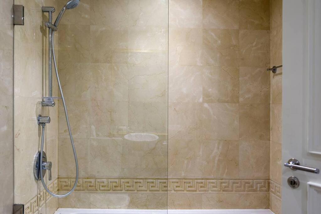 Versace Tower Luxury - Downtown *